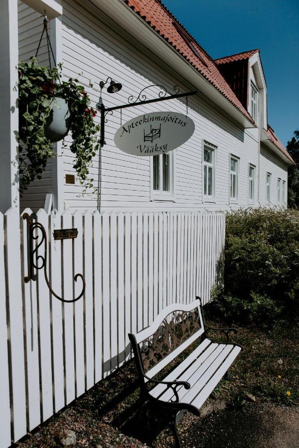 Vaeaeksyn Apteekinmajoitus Exteriör bild